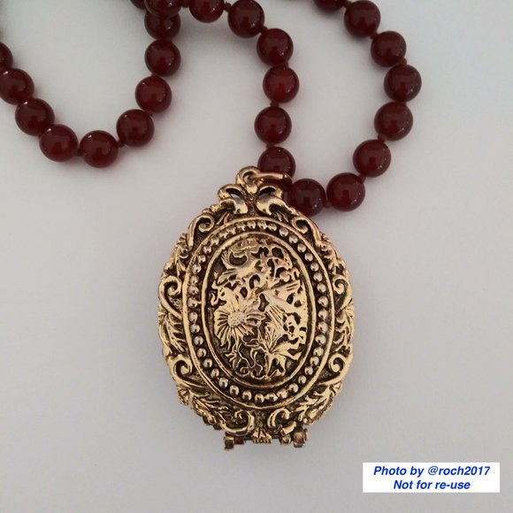 Cameo Locket Garnet Bead Necklace - Picture 3 of 11